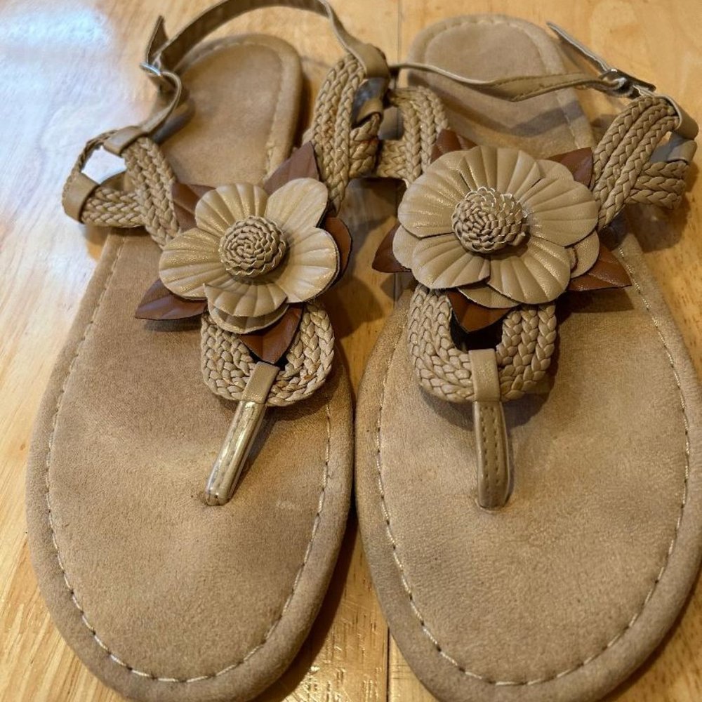 Avon Tan Sunflower Sandals (Size 10)